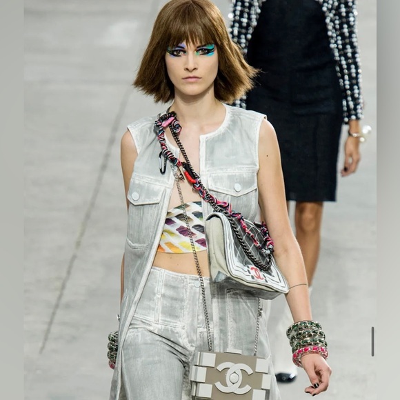 AUTH 2014 CHANEL Clear Resin Lucite Green Tweed Gold Chain Logo Bangle Bracelet - Picture 2 of 16